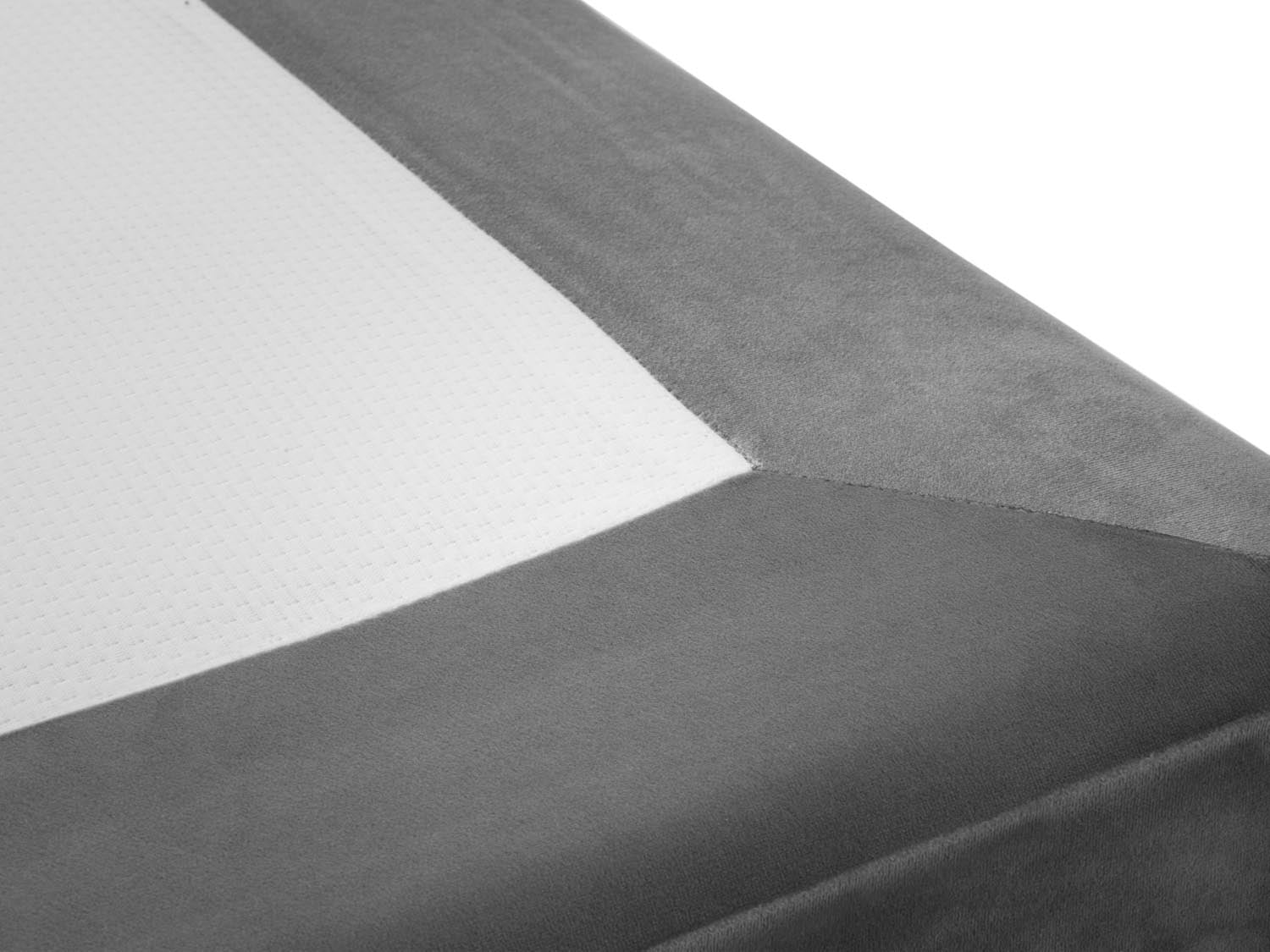 Entdecken Sie die edle Whale Velour Base in Schwarz von Micadoni – perfekt für moderne Wohnstile und stilvolle Inneneinrichtungen.