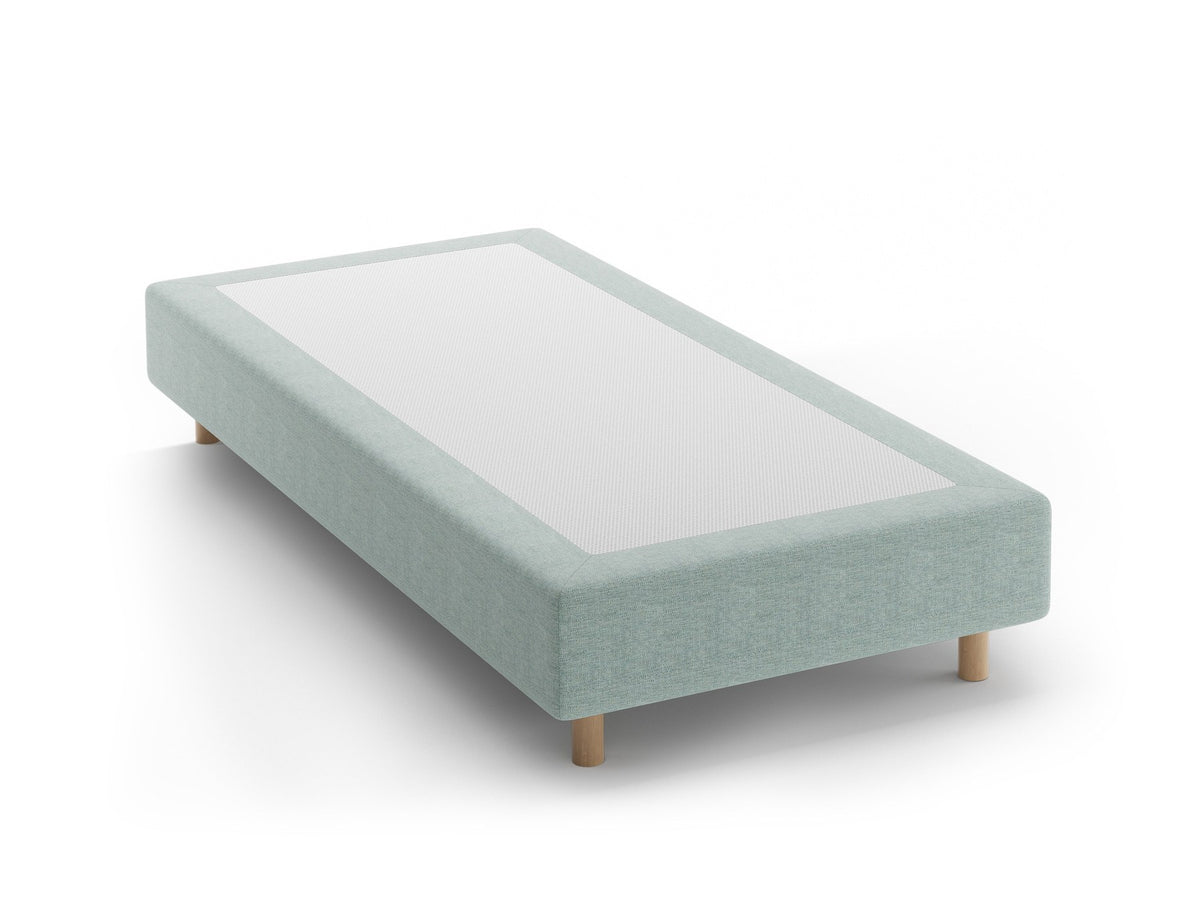 Bettgestell Whale von Micadoni in leichtem Beige, Chenille-Stoff mit 3D-Struktur, Beine aus natürlichem Buchenholz, kopfteillose Form.