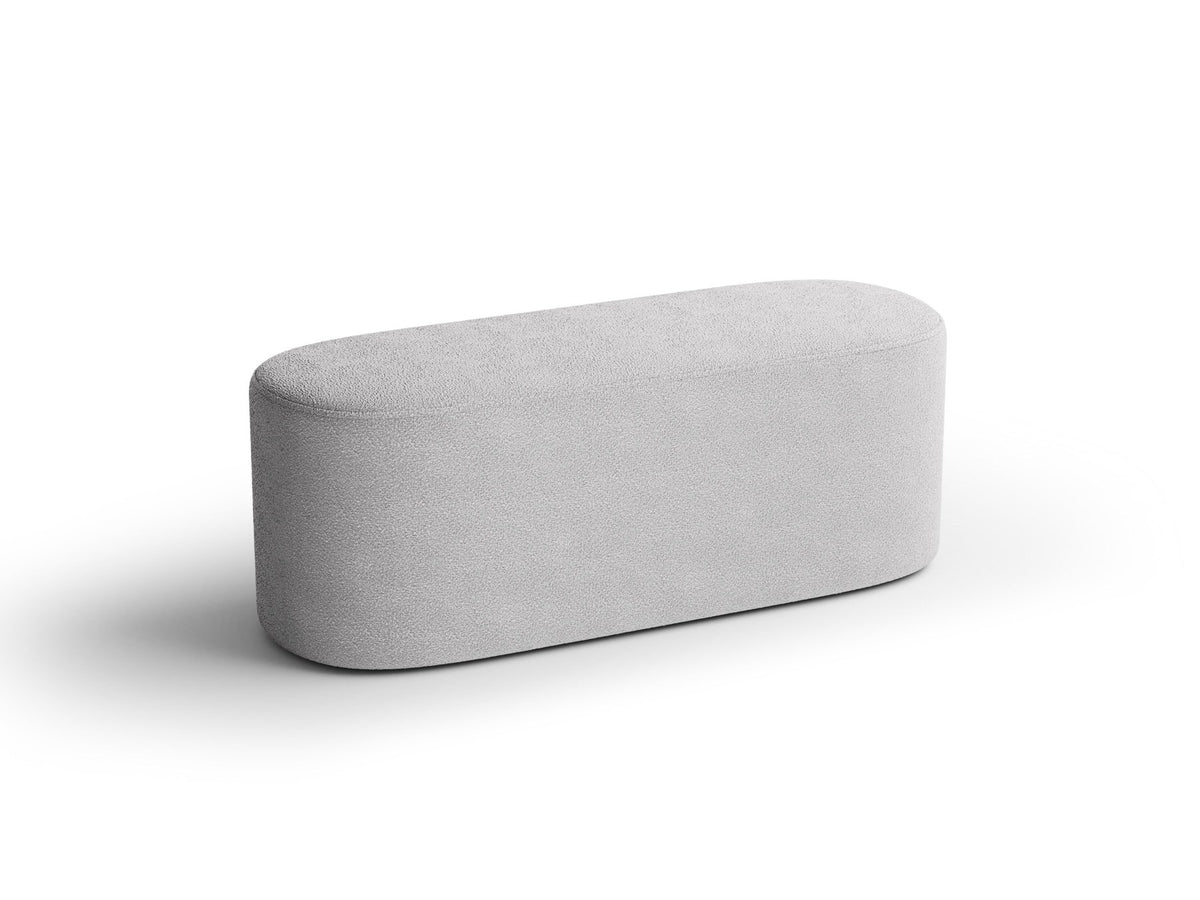 Weisse Sitzbank Dia von Micadoni mit gepolstertem Bouclé-Bezug, schwarzen Kunststoffbeinen und kompaktem, rechteckigem Design.