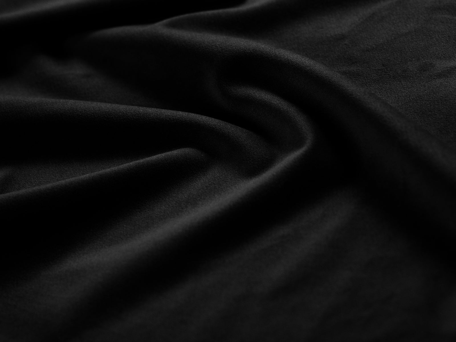 Erleben Sie das Bellis Velour Bett von Micadoni: Stilvolles Headboard, großzügiger Stauraum und luxuriöser Komfort für erholsame Nächte!