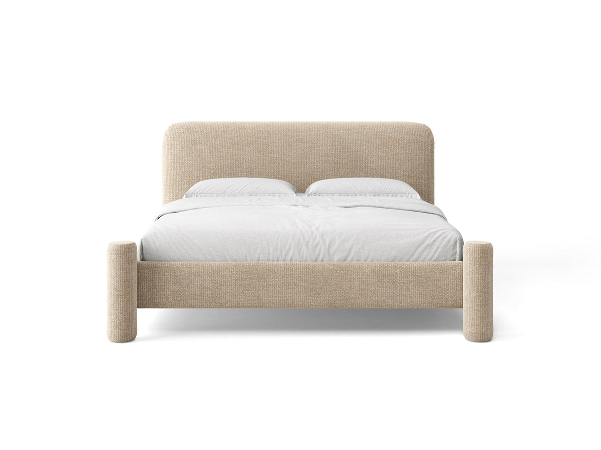 Polstergestell des Vera Betts mit abgerundetem Kopfteil in Chenille-Stoff Perfect Harmony, hellbeige, mit gepolsterten Holzbeinen.