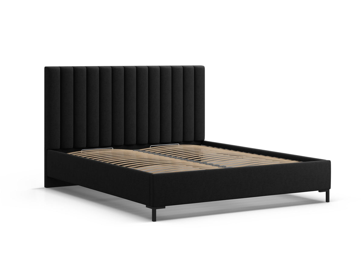 Flaschengrünes Boucle-Bett mit Stauraumkasten, gepolstertem Kopfteil und schwarzen Metallbeinen, Frontalansicht im Schlafzimmer.