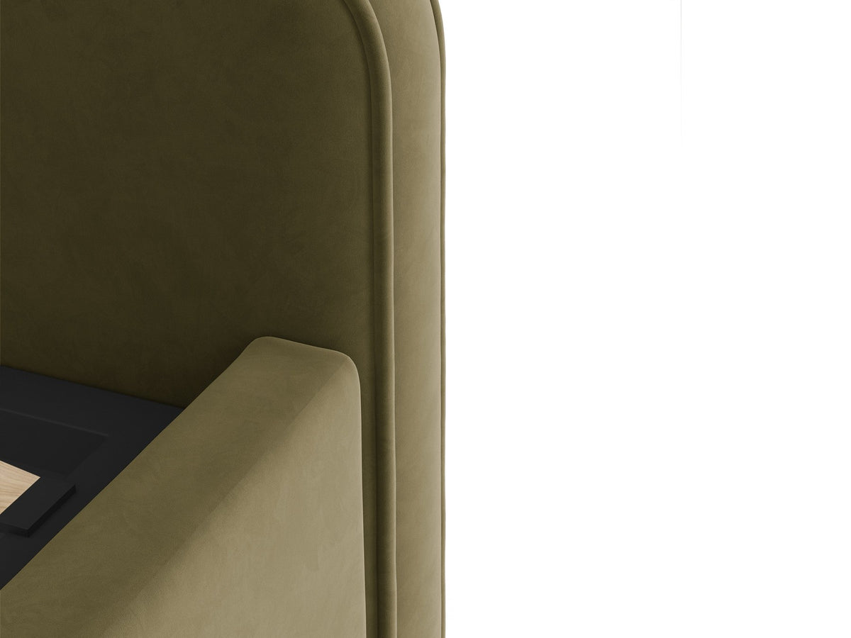 Gepolstertes Eda Bett mit Kopfteil in Beige, Stoffbezug Bjorn, schwarze Kunststoffbeine, schmaler Rahmen, Frontalansicht im Schlafzimmer.