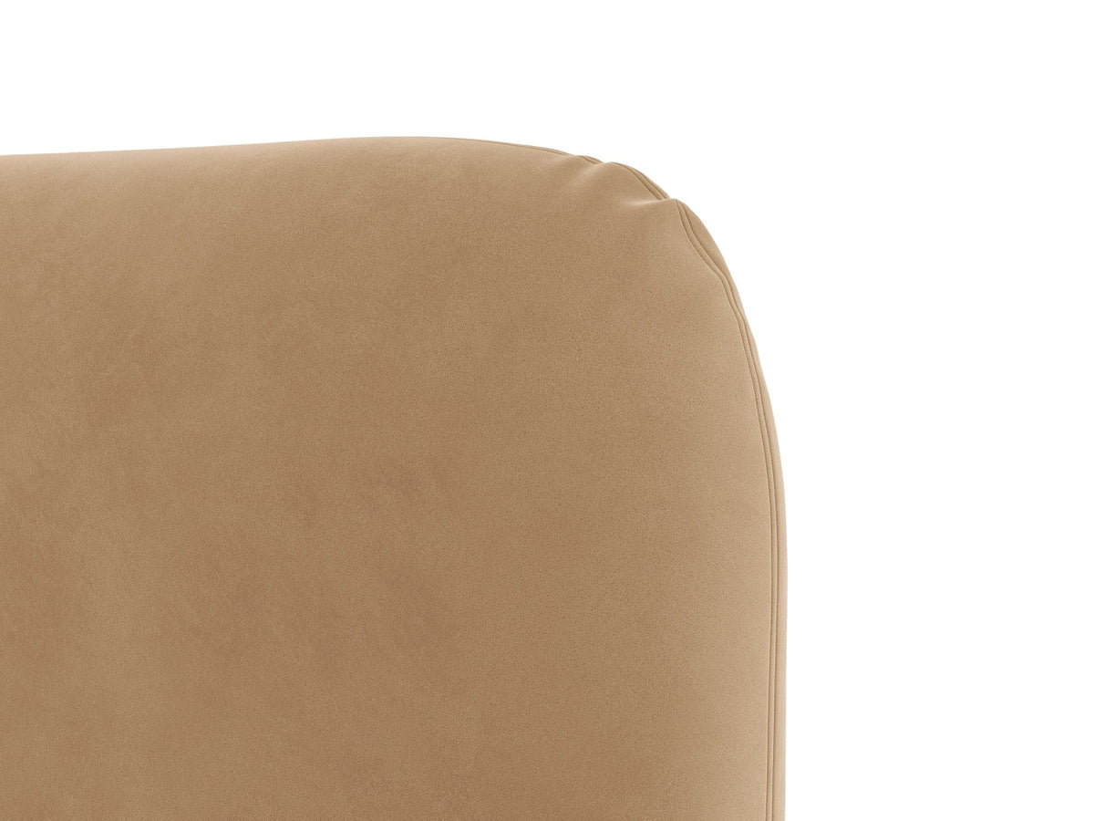 Foto des Vera Betts mit gepolstertem, abgerundetem Kopfteil in leichtem Beige, Chenille-Stoff, Holzbeinen und Doppelbett-Rahmen.