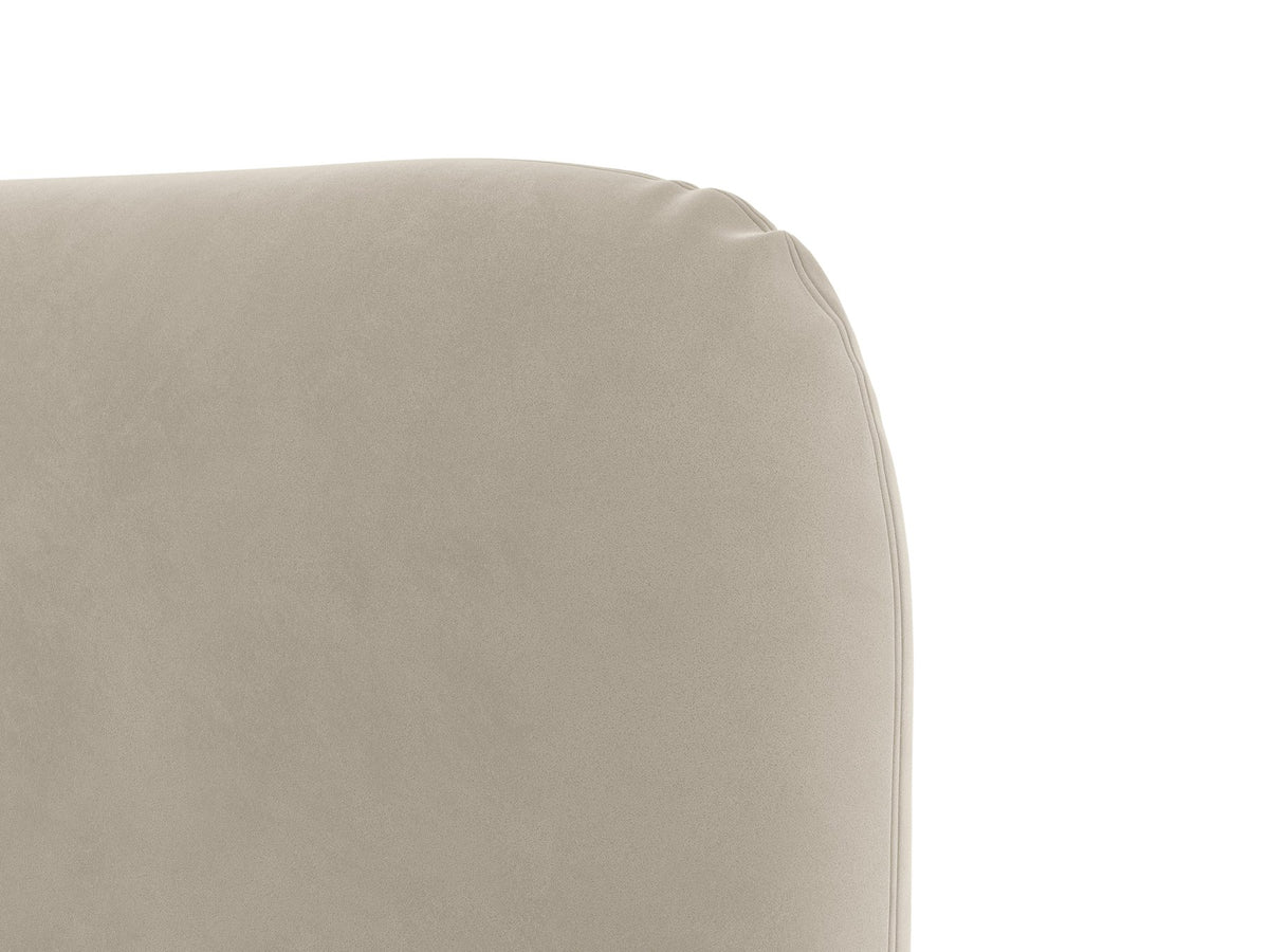Foto des Vera Betts mit gepolstertem, abgerundetem Kopfteil in leichtem Beige, Chenille-Stoff, Holzbeinen und Doppelbett-Rahmen.