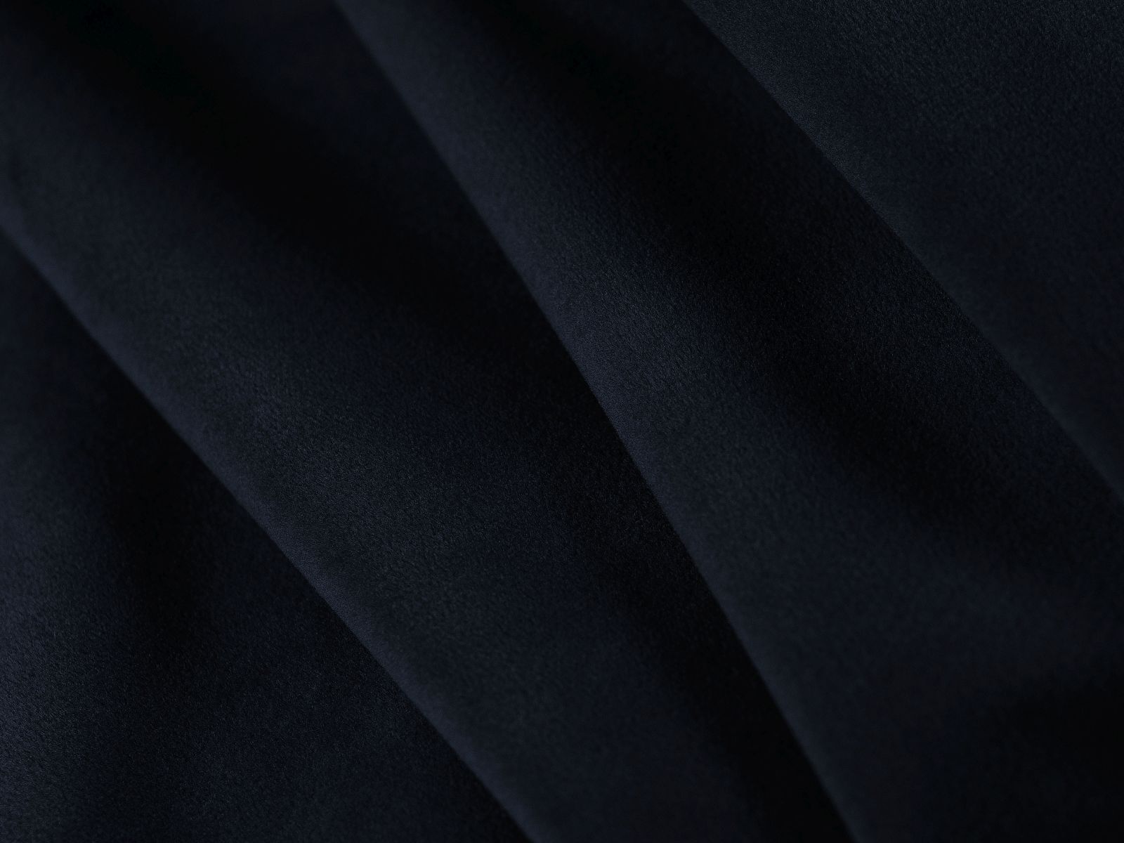 Elegantes Mount Bett in Royal Blue, bietet großzügigen Stauraum und ein geschmackvolles Kopfteil für zeitgemäße Schlafzimmergestaltung.