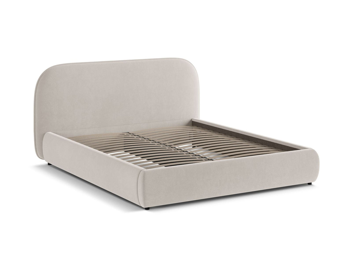 Murada Bett mit Kopfteil von Micadoni in Light Beige Melange-Tracy, Bettgestell aus Möbelplatte mit Stoffbezug und schwarzen Kunststoffbeinen.