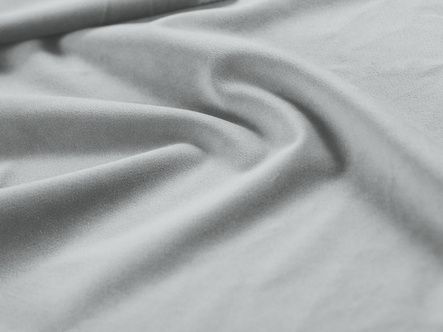 Susan Velour Bett mit Stauraum  in Silver präsentiert im Onlineshop von KAQTU Design AG. Bett ist von Micadoni