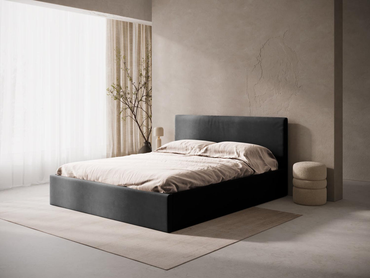 Susan Bett mit Stauraum 180cm in Black-Bluvel präsentiert im Onlineshop von KAQTU Design AG. Bett ist von Micadoni
