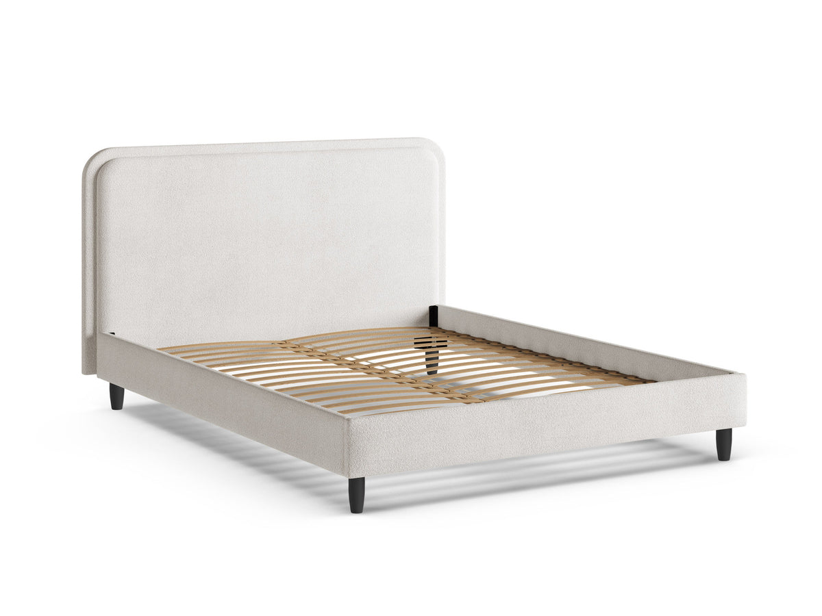 Aveline Bett mit Kopfteil 200cm in White-Baloo präsentiert im Onlineshop von KAQTU Design AG. Bett ist von Micadoni