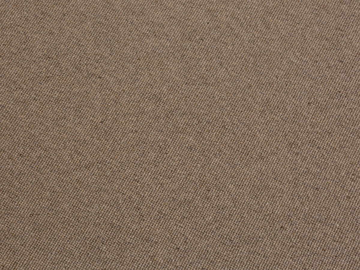 Dunkelbeiger Wollteppich Terra von Micadoni, rechteckig, 300x200cm, mit dichtem Flor und sauber verarbeiteten Kanten.