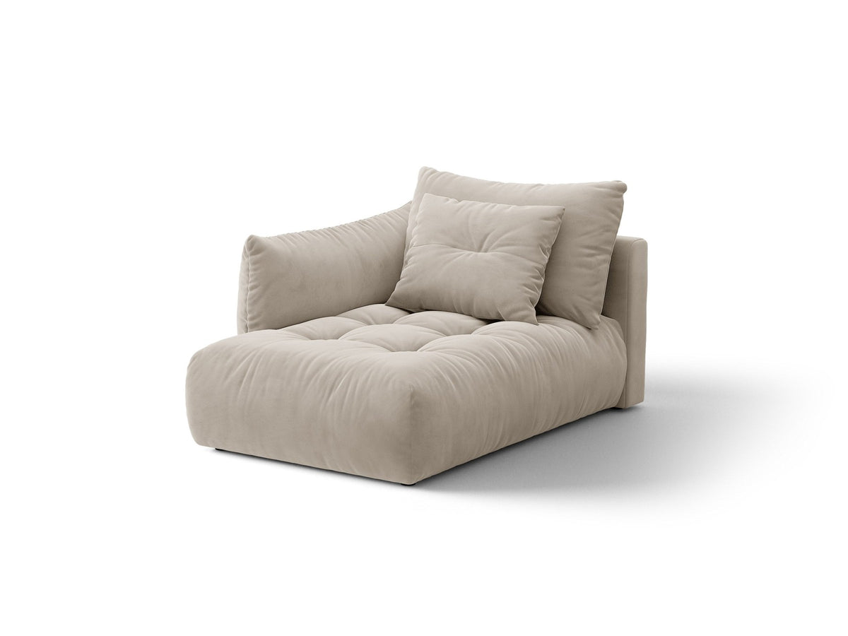 Beige Chaiselongue Bloom von Micadoni mit Veloursbezug Casino Pearl, schwarzen Kunststoffbeinen und gepolsterter Rückenlehne.