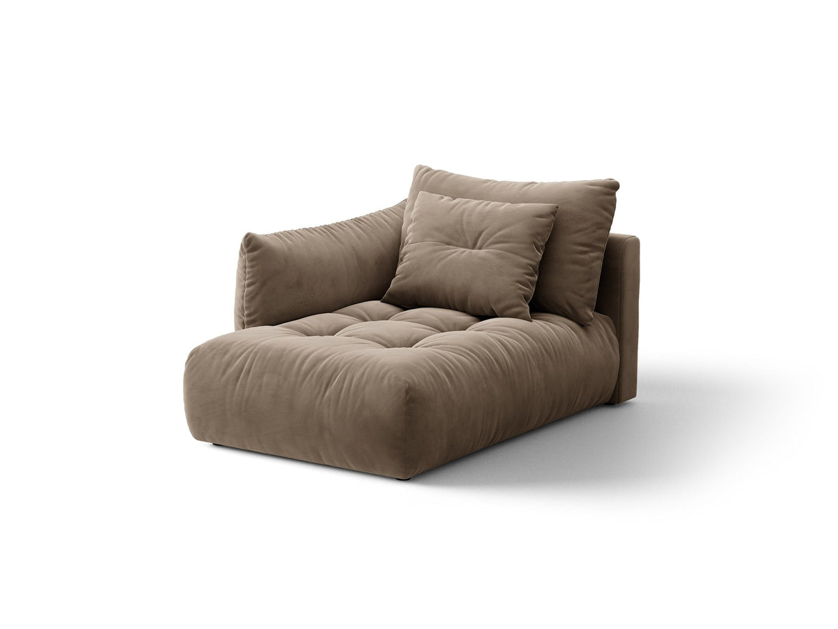 Beige Chaiselongue Bloom von Micadoni mit Veloursbezug Casino Pearl, schwarzen Kunststoffbeinen und gepolsterter Rückenlehne.
