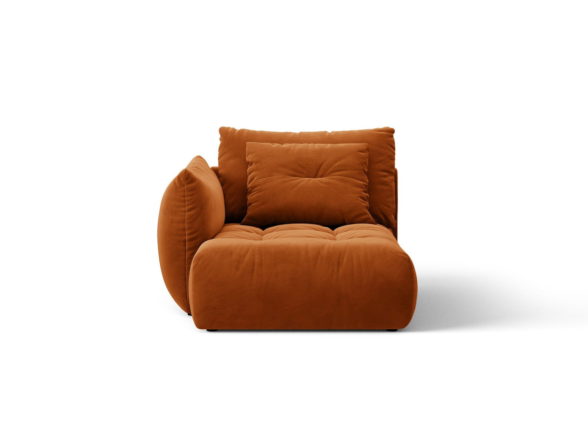 Beige Chaiselongue Bloom von Micadoni mit Veloursbezug Casino Pearl, schwarzen Kunststoffbeinen und gepolsterter Rückenlehne.