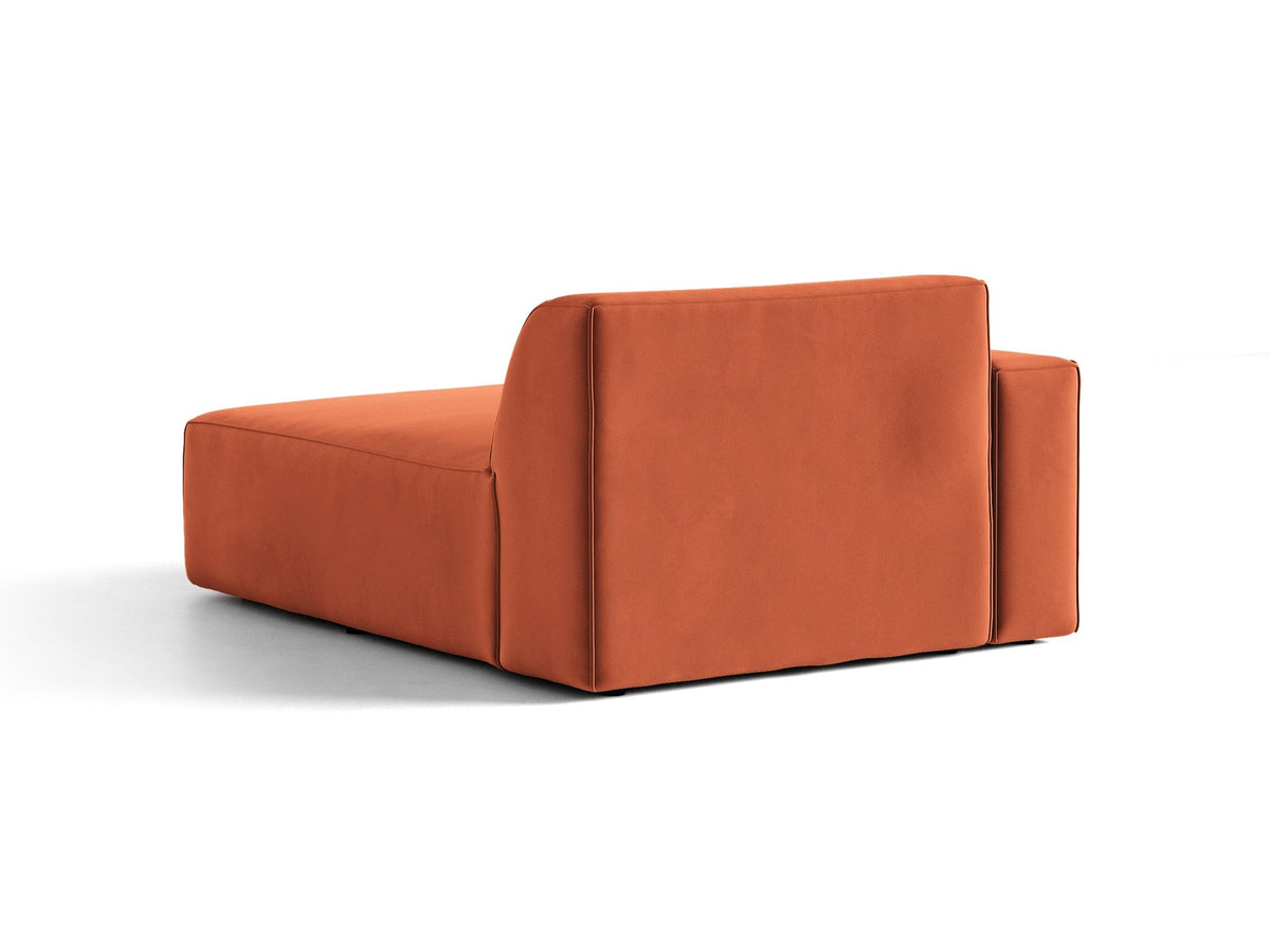 Jodie Chaiselongue von Micadoni in leichtem Beige, Venus-Samtstoff-Bezug, schwarze Kunststoffbeine, modulares Sofa-Element mit linker Ausrichtung.