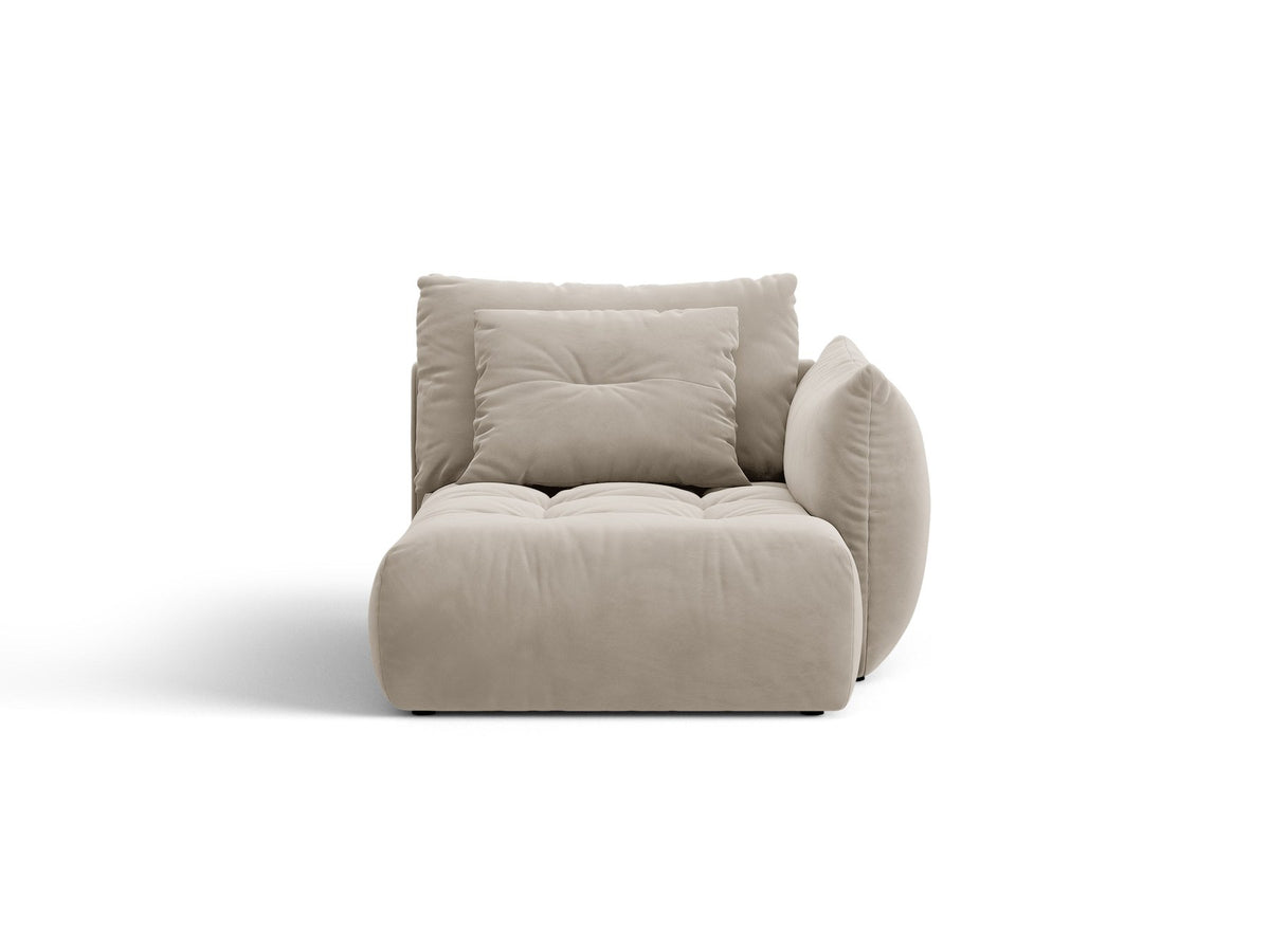Modulares Sofa Bloom Chaiselongue von Micadoni in leichtem Beige mit Casino-Velours-Bezug, schwarzen Kunststoffbeinen und rechter Ausrichtung.