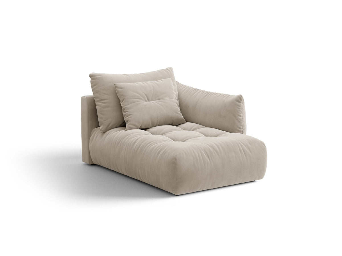 Modulares Sofa Bloom Chaiselongue von Micadoni in leichtem Beige mit Casino-Velours-Bezug, schwarzen Kunststoffbeinen und rechter Ausrichtung.