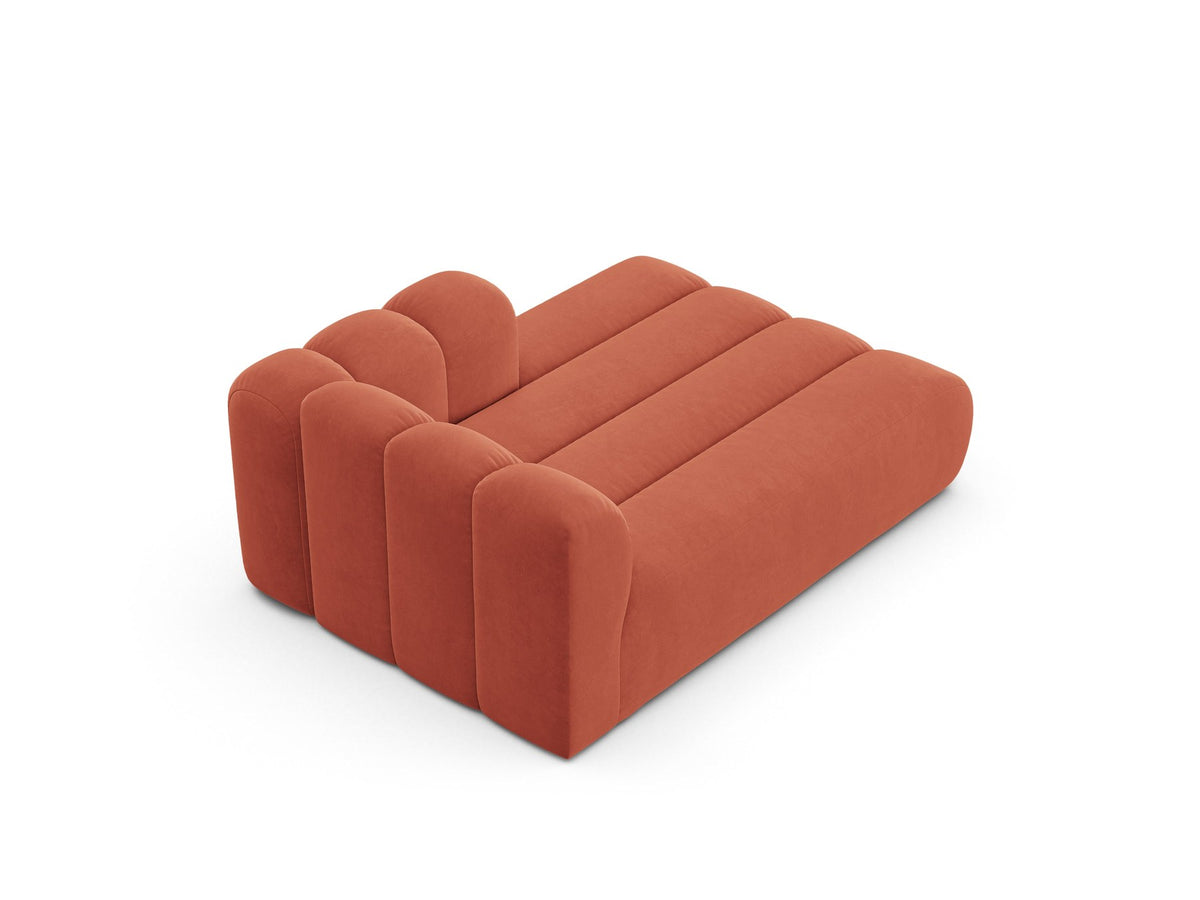 Lupine Chaiselongue von Micadoni, modulares Sofa in leichtem Beige mit Samtstoff, schwarze Kunststoffbeinen, rechte Ausrichtung.