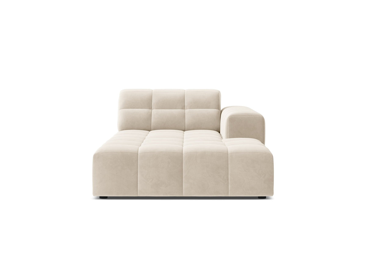 Chaiselongue Jennifer von Micadoni in Leichtes Beige mit Chenille-Bezug Eden 2 Pearl, schwarzen Kunststoffbeinen, rechts ausgerichtet.