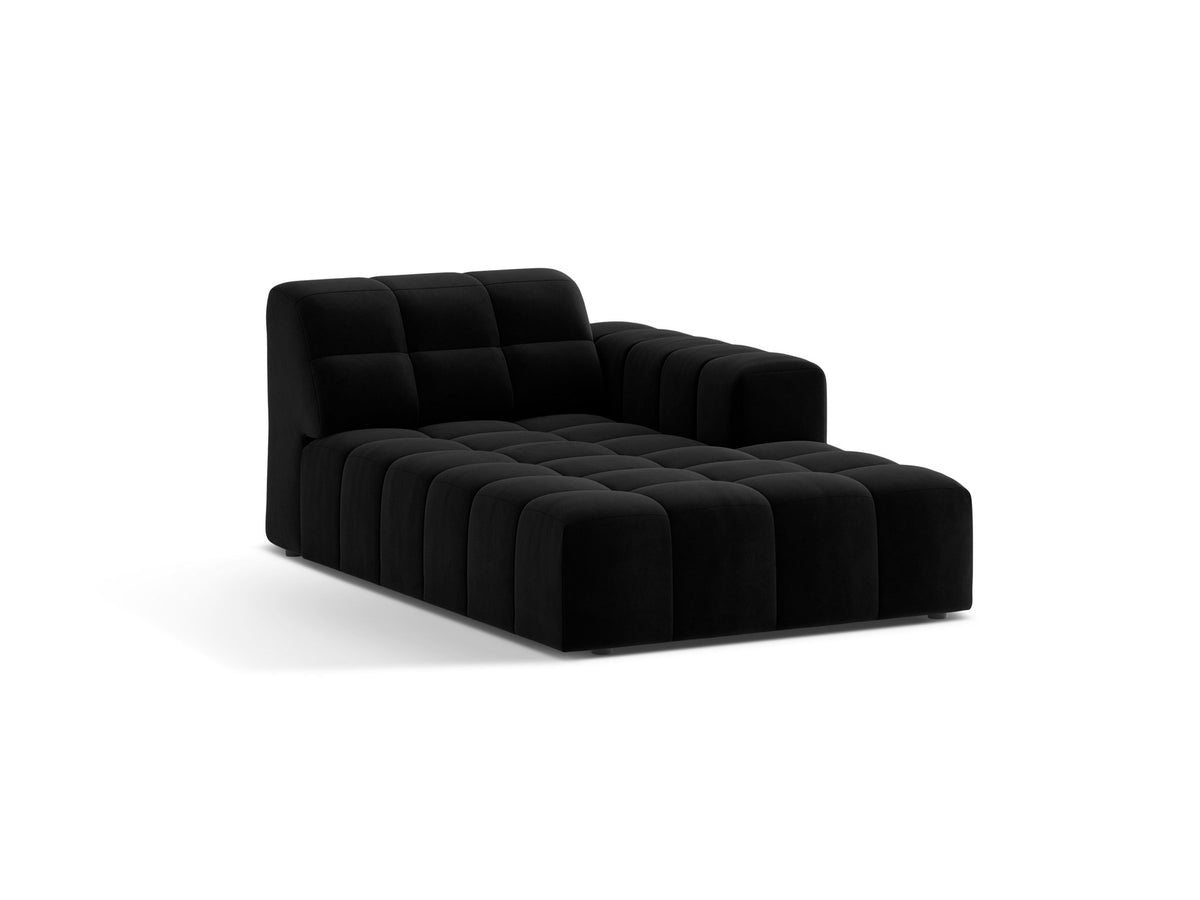 Chaiselongue Jennifer von Micadoni in Leichtes Beige mit Chenille-Bezug Eden 2 Pearl, schwarzen Kunststoffbeinen, rechts ausgerichtet.