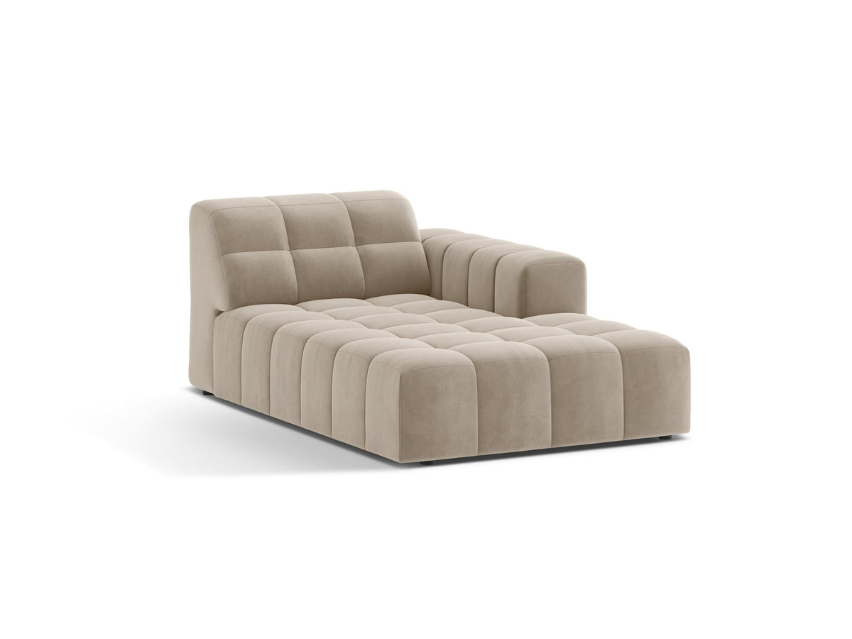 Chaiselongue Jennifer von Micadoni in Leichtes Beige mit Chenille-Bezug Eden 2 Pearl, schwarzen Kunststoffbeinen, rechts ausgerichtet.