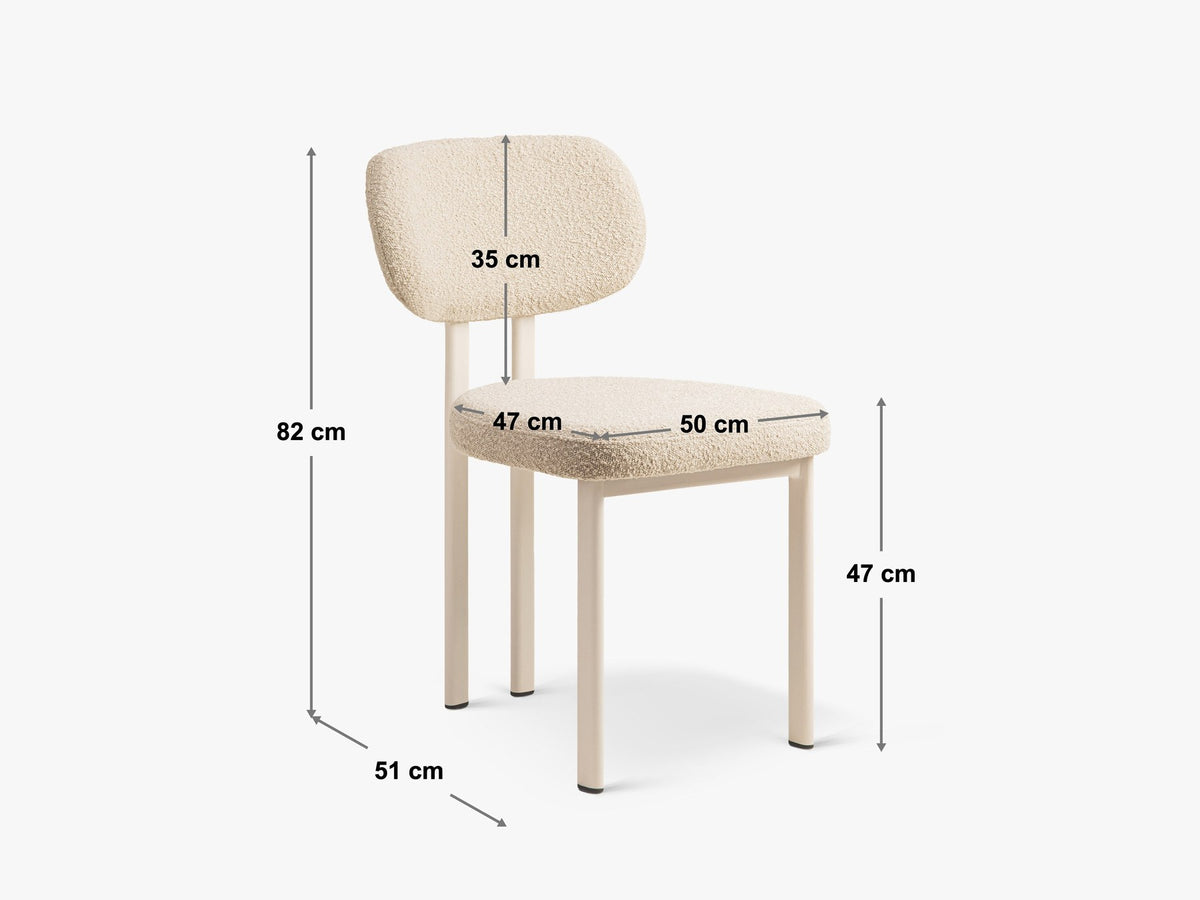 Produktfoto des Sam Samtiger Stuhls von Micadoni in Puderrosa mit Bouclé-Stoff, gepolstertem Sitz und schlanken Stahlbeinen im Flamingo-Design.