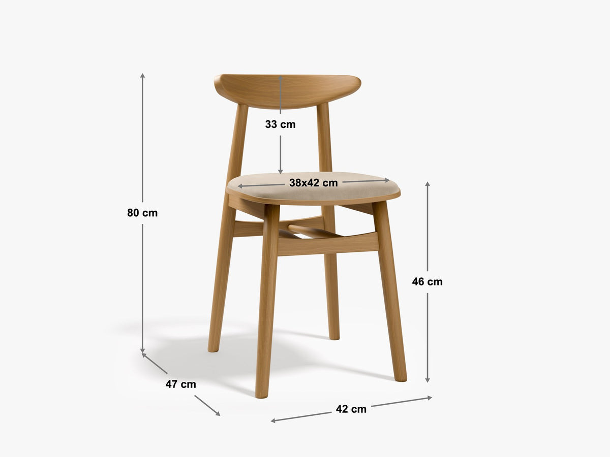 Beiger Samtstuhl mit schlankem Buchenholzgestell, gepolstertem Sitz und Rückenlehne sowie armloser Form und Beinen in Nussbaumfarbe.
