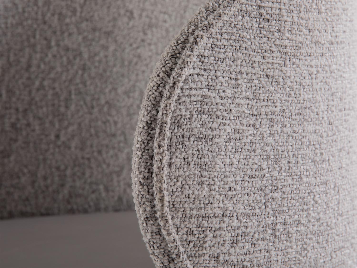 Entdecken Sie den eleganten Inez Sessel 1 Sitzer von Micadoni. Perfekt für Ihr Wohnzimmer, vereint er modernes Design mit optimalem Komfort.