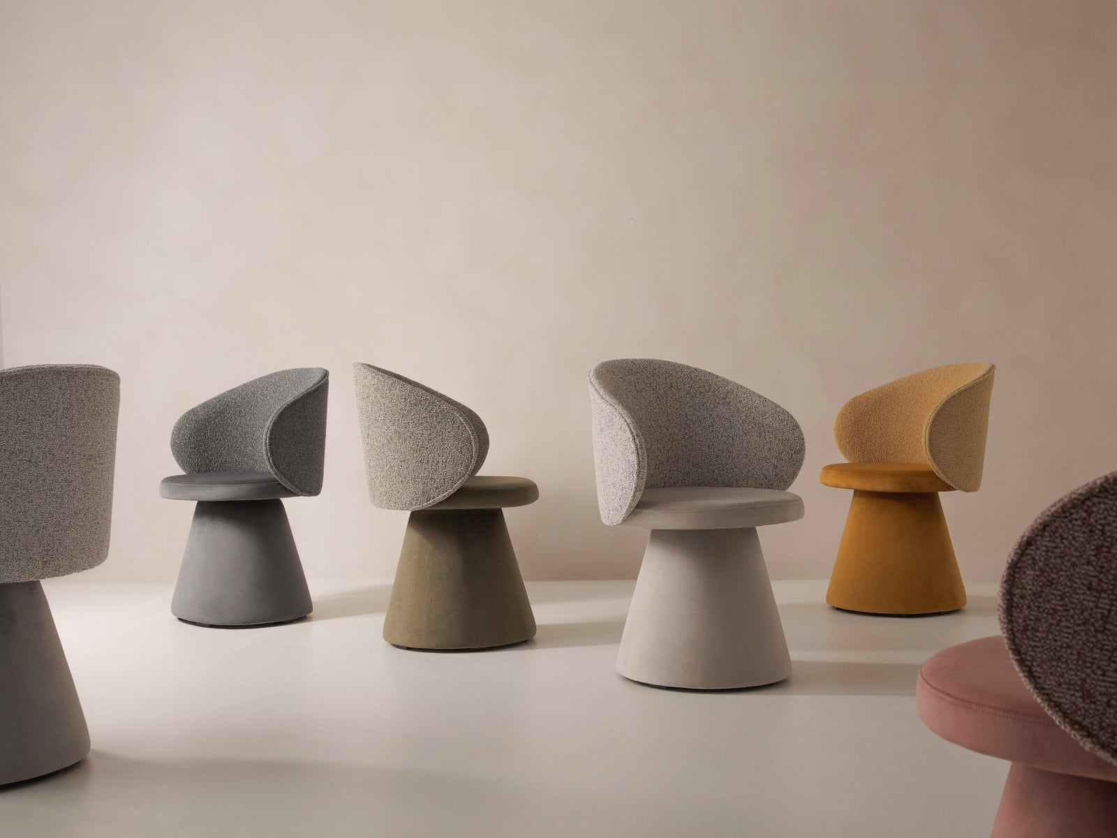 Entdecken Sie den eleganten Inez Sessel 1 Sitzer von Micadoni. Perfekt für Ihr Wohnzimmer, vereint er modernes Design mit optimalem Komfort.