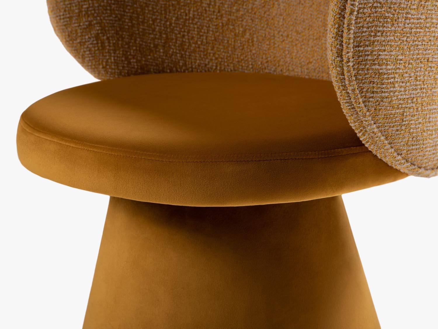 Erleben Sie den stilvollen Inez Sessel 1 Sitzer von Micadoni. Ideal für Ihr Zuhause, bietet er zeitgemässes Design und höchsten Sitzkomfort.