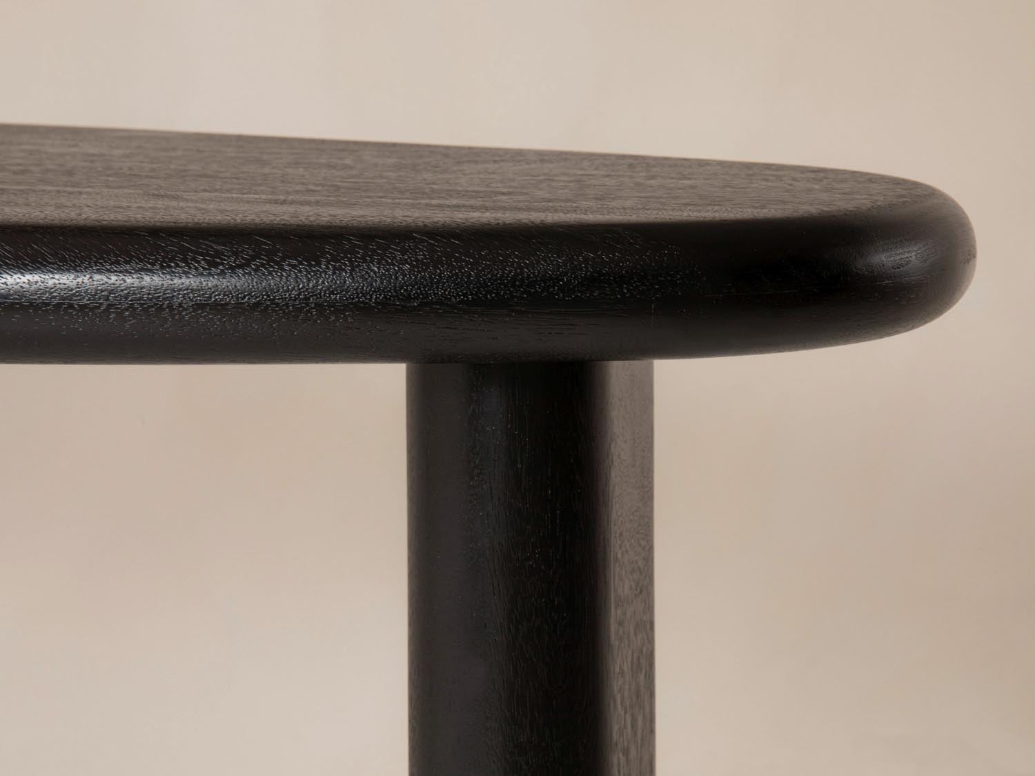 Moderner Konsolentisch Aita von Micadoni, perfekt für Eingangsbereiche oder Wohnräume, mit den Maßen 120x50x76 cm und ansprechendem Design.