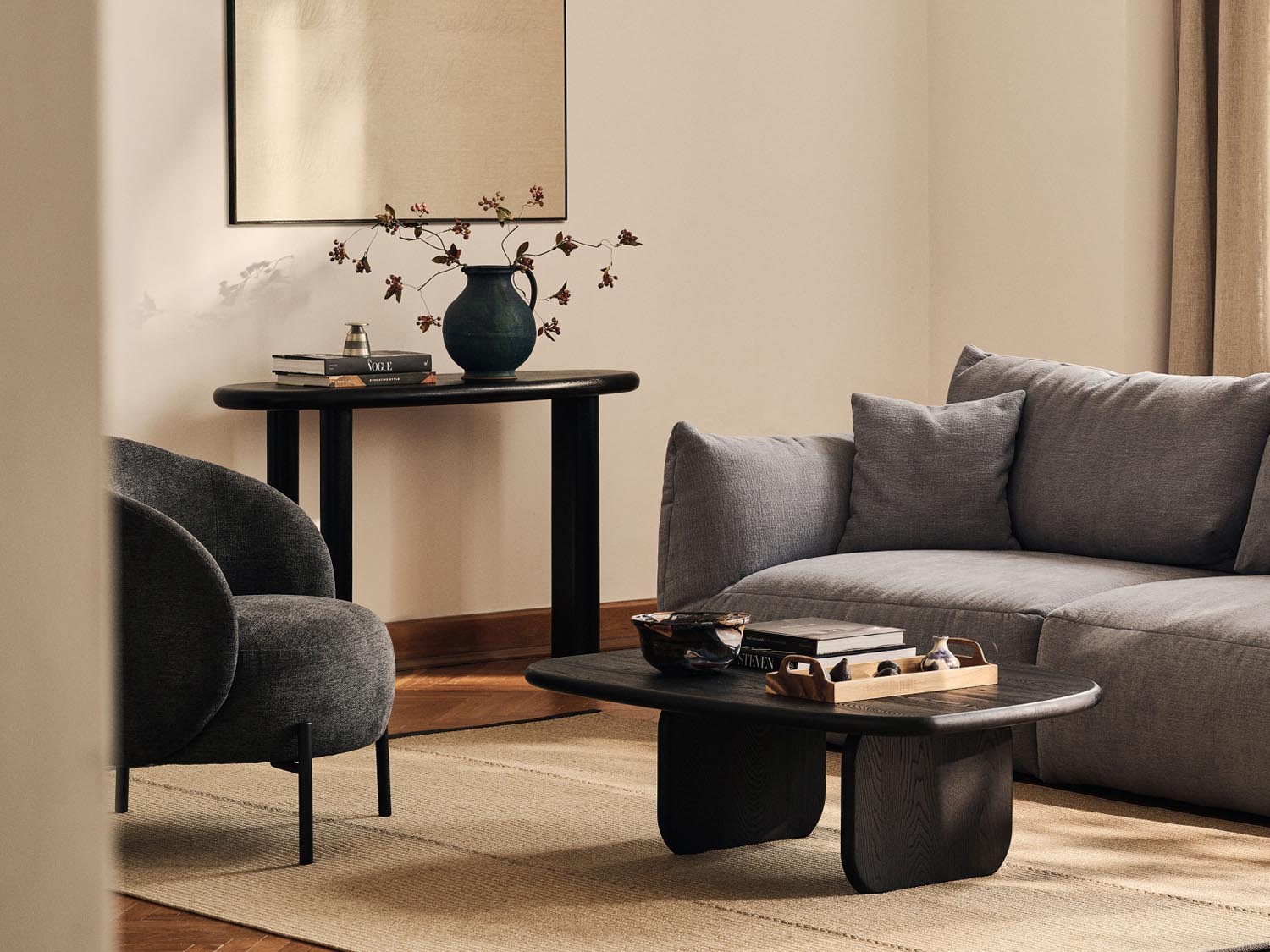 Eleganter Konsolentisch Aita von Micadoni, ideal für Flure und Eingangsbereiche, mit stilvollem Design und kompakten Abmessungen.