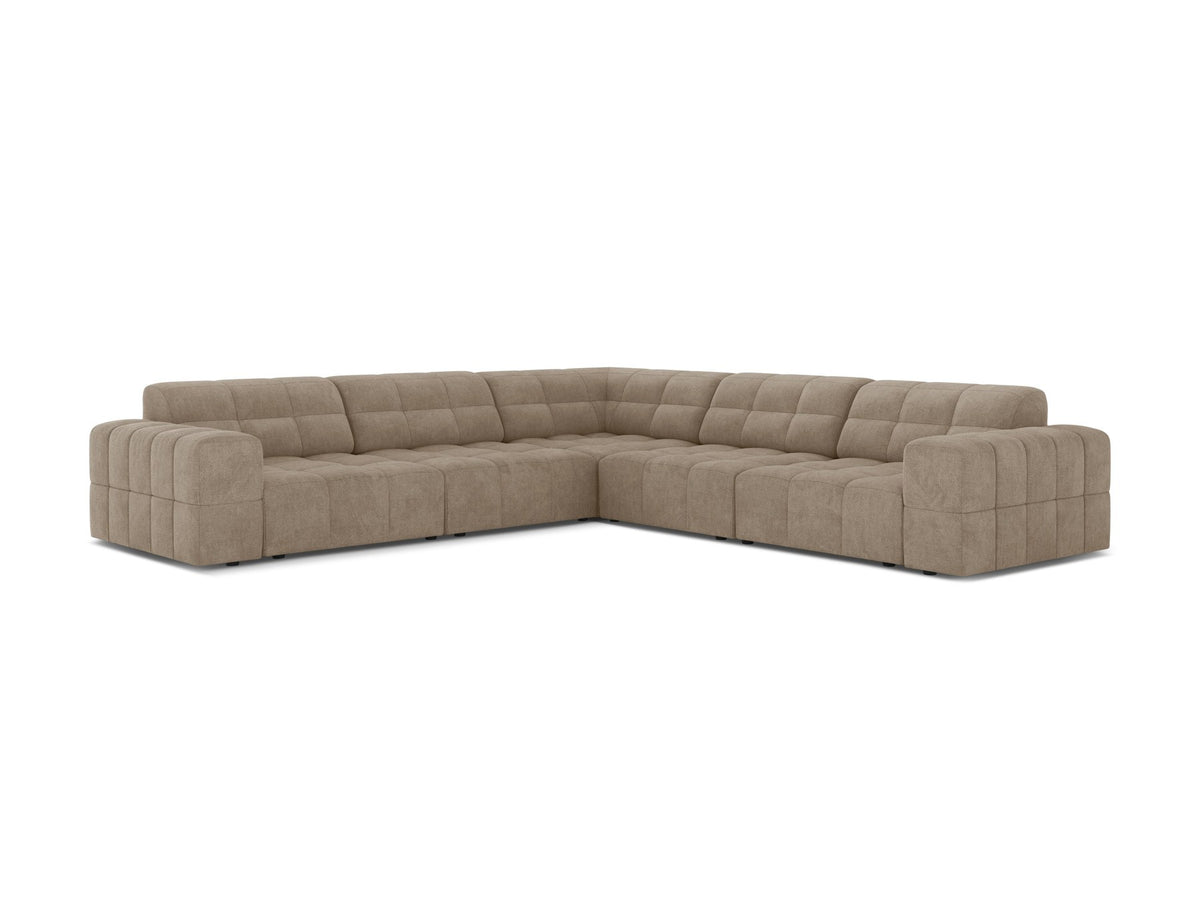 Symmetrisches Ecksofa Jennifer von Micadoni in beige mit Chenille-Bezug, schwarzen Kunststoffbeinen und breiter Sitzfläche.