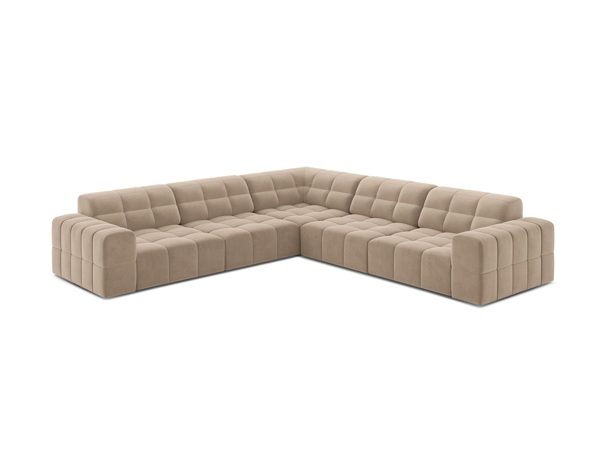 Symmetrisches Ecksofa Jennifer von Micadoni in beige mit Chenille-Bezug, schwarzen Kunststoffbeinen und breiter Sitzfläche.