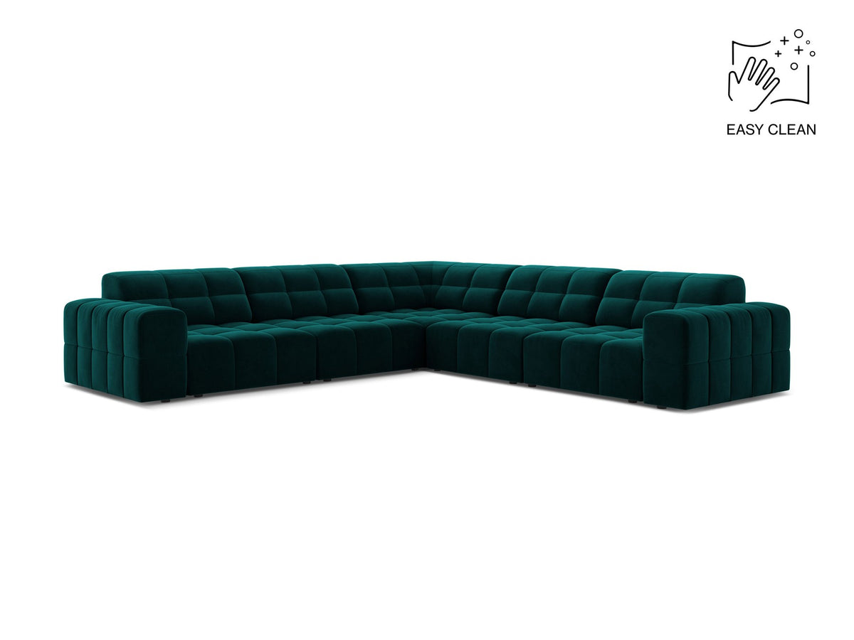Symmetrisches Ecksofa Jennifer von Micadoni in beige mit Chenille-Bezug, schwarzen Kunststoffbeinen und breiter Sitzfläche.