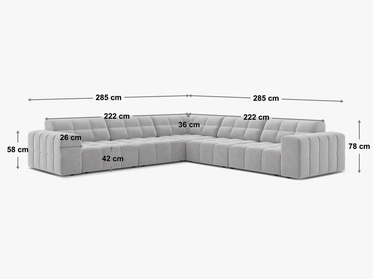 Symmetrisches Ecksofa Jennifer von Micadoni in beige mit Chenille-Bezug, schwarzen Kunststoffbeinen und breiter Sitzfläche.
