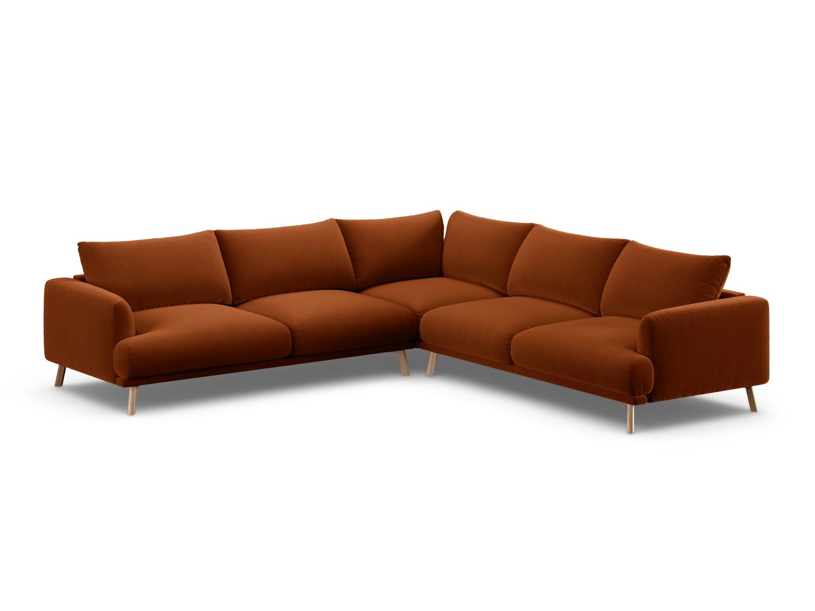 Elegantes 5-Sitzer Ecksofa Symmetric Naomi in warmem Terracotta, ideal für stilvolle Wohnräume und gemütliche Abende.