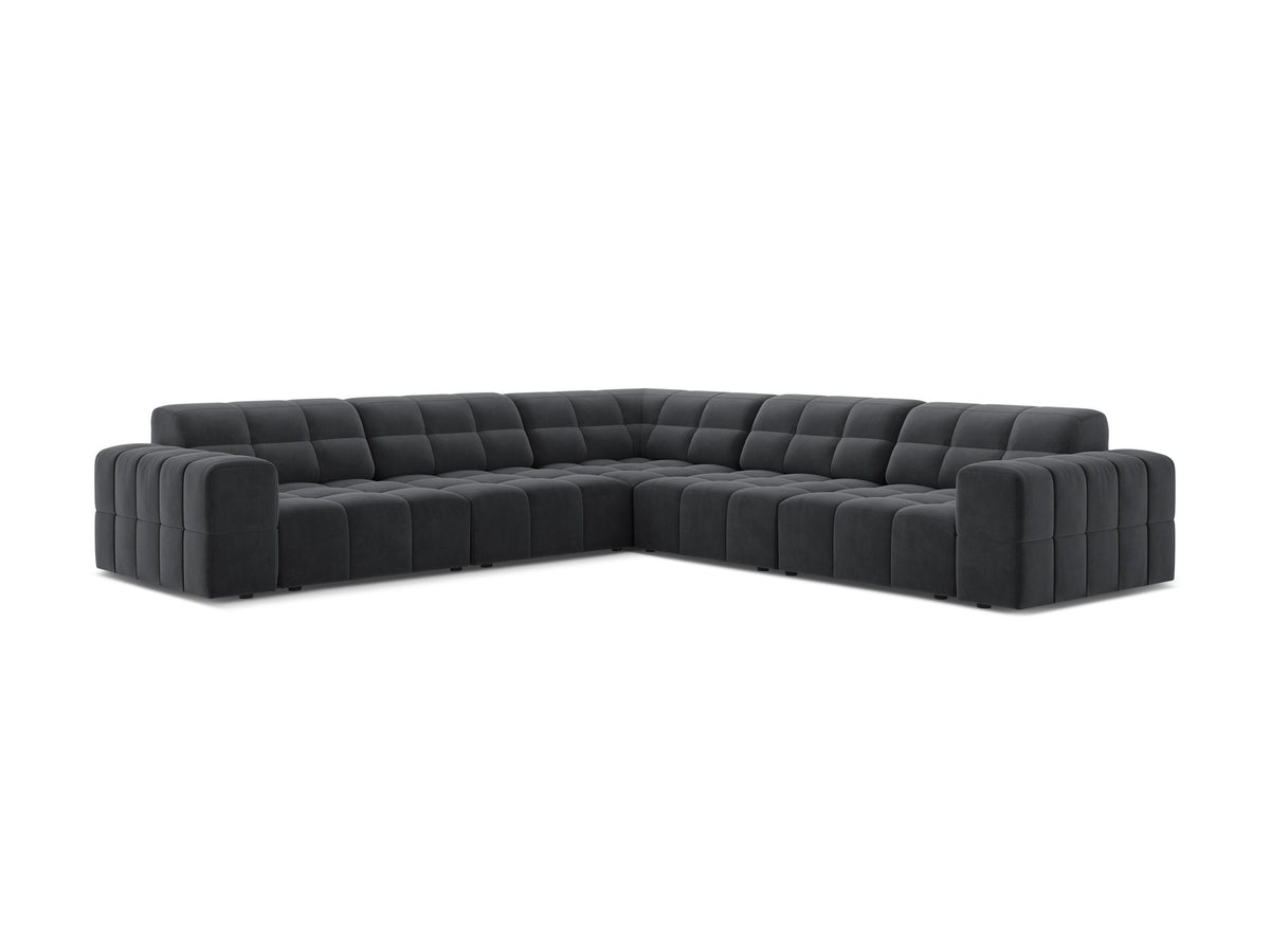 Symmetrisches Ecksofa Jennifer von Micadoni in beige mit Chenille-Bezug, schwarzen Kunststoffbeinen und breiter Sitzfläche.