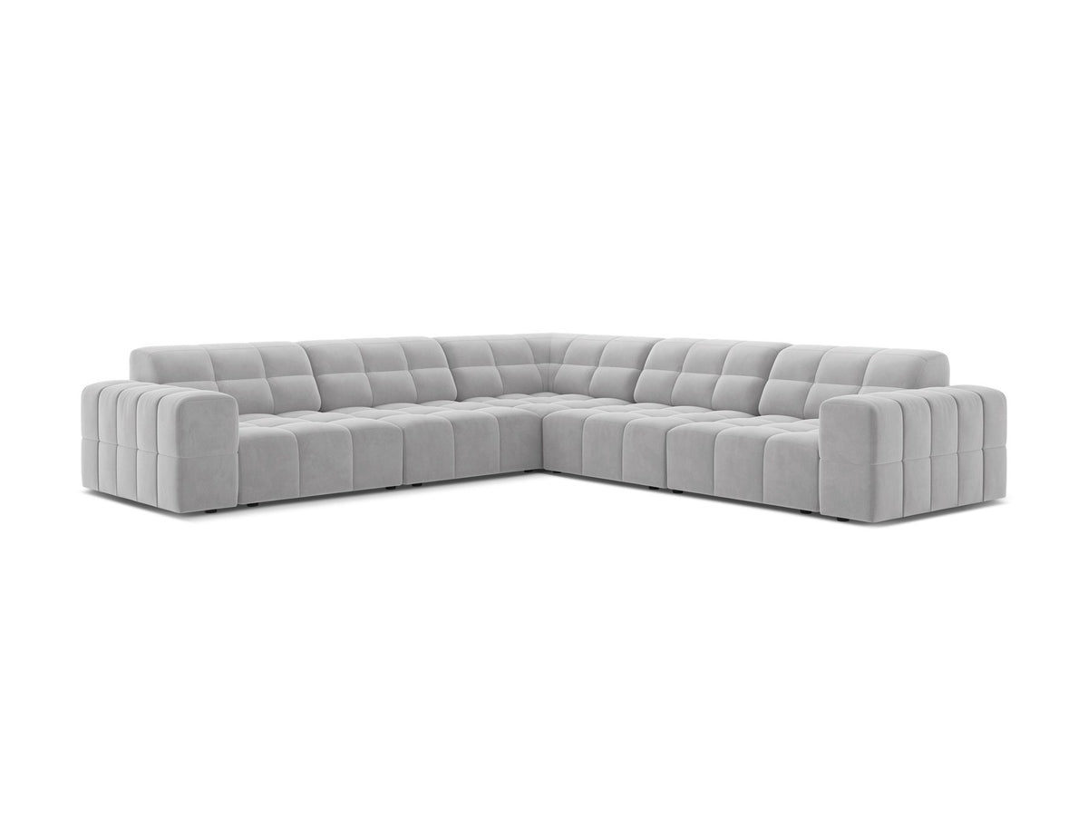 Symmetrisches Ecksofa Jennifer von Micadoni in beige mit Chenille-Bezug, schwarzen Kunststoffbeinen und breiter Sitzfläche.