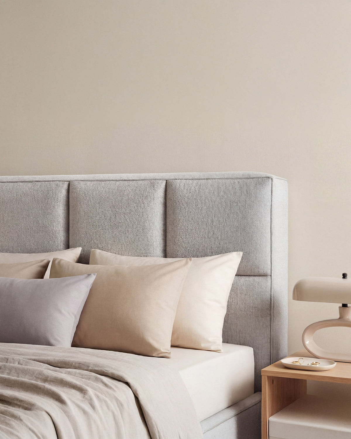 Darren Boucle Headboard in Dark Beige-LEGEND präsentiert im Onlineshop von KAQTU Design AG. Kopfteile ist von Micadoni