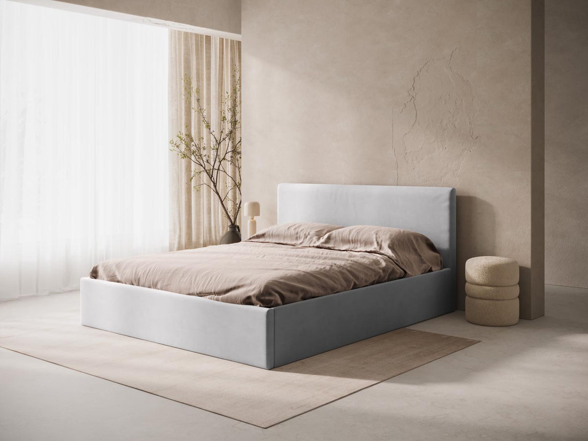 Remo Velour Headboard in Silver-Bluvel präsentiert im Onlineshop von KAQTU Design AG. Kopfteile ist von Micadoni