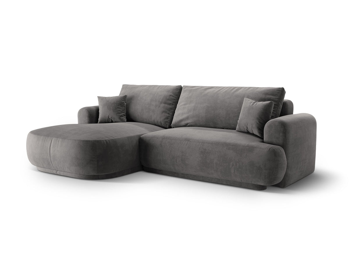 Ecksofa Ella von Micadoni in Leichtes Beige mit Veloursstoff-Bezug, schwarzen Kunststoffbeinen und ausklappbarer Liegefläche links, Retro-Form.