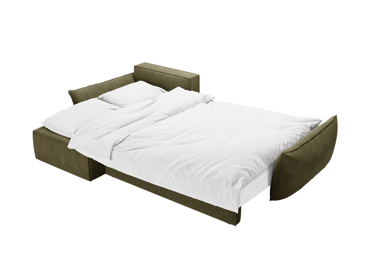 Linksseitiges Ecksofa Kaelle von Micadoni in leichtem Beige mit Chenille-Stoffbezug, schwarzen Kunststoffbeinen und ausklappbarem Bettkasten.