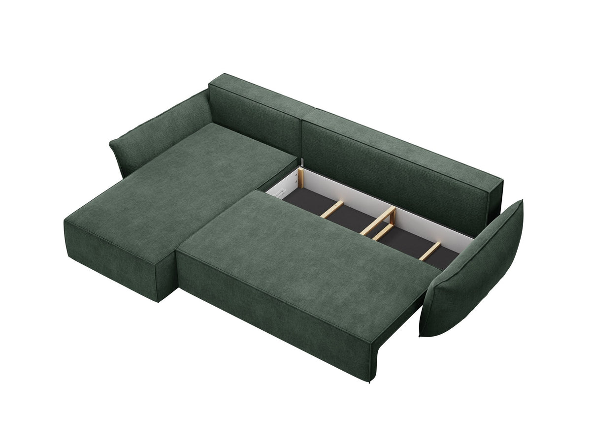 Linksseitiges Ecksofa Kaelle von Micadoni in leichtem Beige mit Chenille-Stoffbezug, schwarzen Kunststoffbeinen und ausklappbarem Bettkasten.