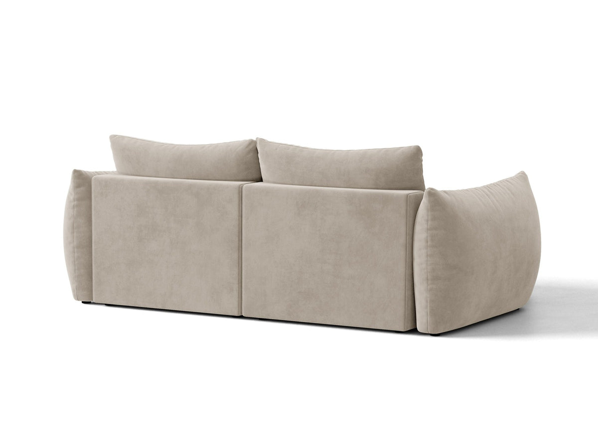 Ecksofa Bloom in Sand mit Velours-Bezug, schwarzen Kunststoffbeinen und ausklappbarer Schlaffunktion samt Bettkasten unter der Sitzfläche.