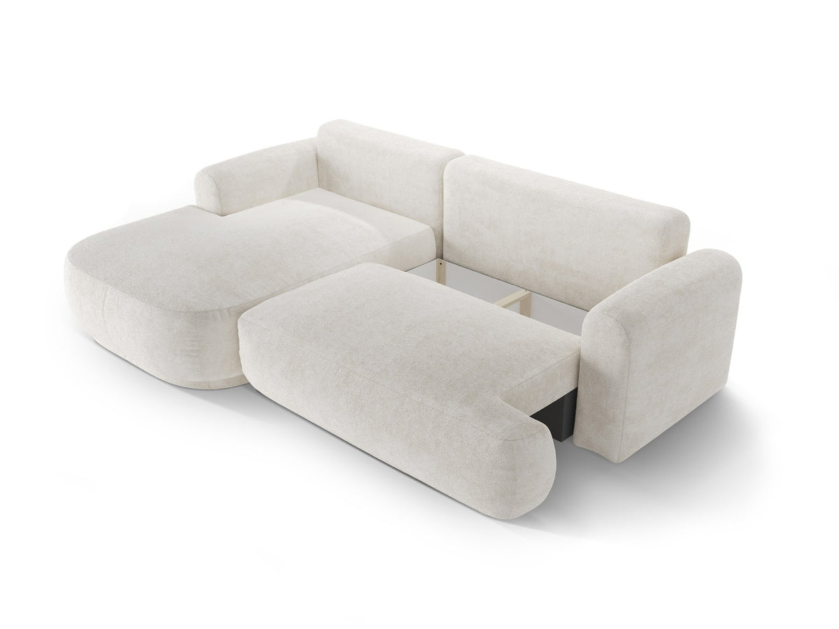 Ecksofa Ella von Micadoni in Leichtes Beige mit Veloursstoff-Bezug, schwarzen Kunststoffbeinen und ausklappbarer Liegefläche links, Retro-Form.