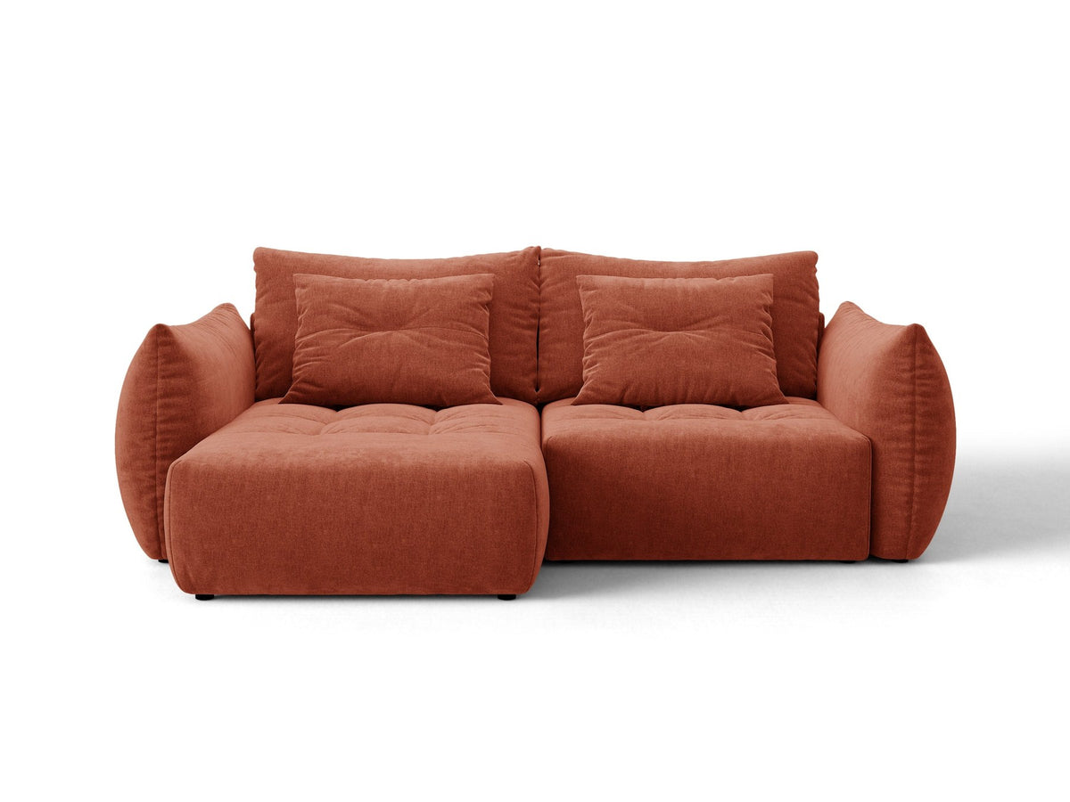 Ecksofa Bloom in Sand mit Velours-Bezug, schwarzen Kunststoffbeinen und ausklappbarer Schlaffunktion samt Bettkasten unter der Sitzfläche.