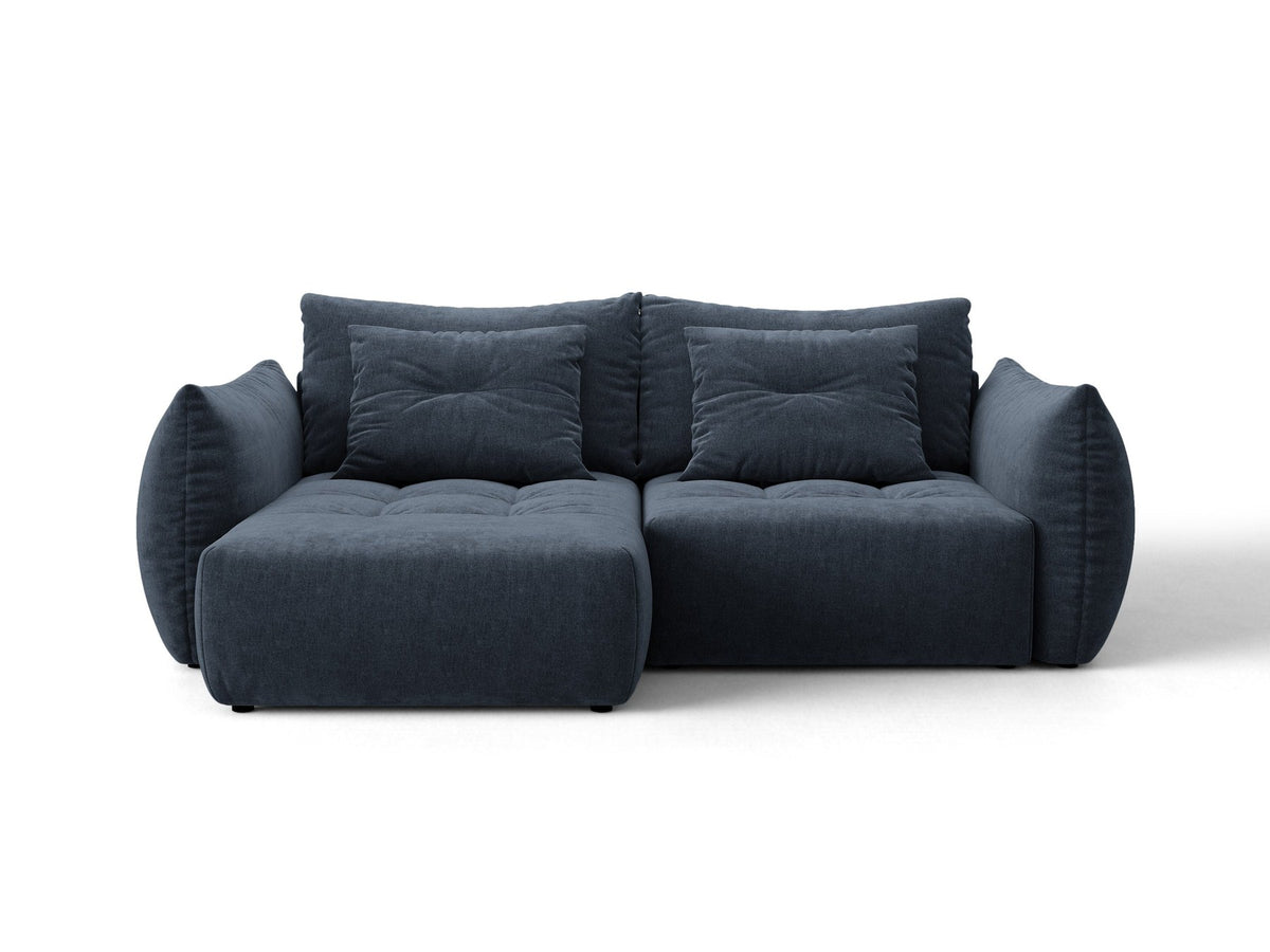 Ecksofa Bloom in Sand mit Velours-Bezug, schwarzen Kunststoffbeinen und ausklappbarer Schlaffunktion samt Bettkasten unter der Sitzfläche.