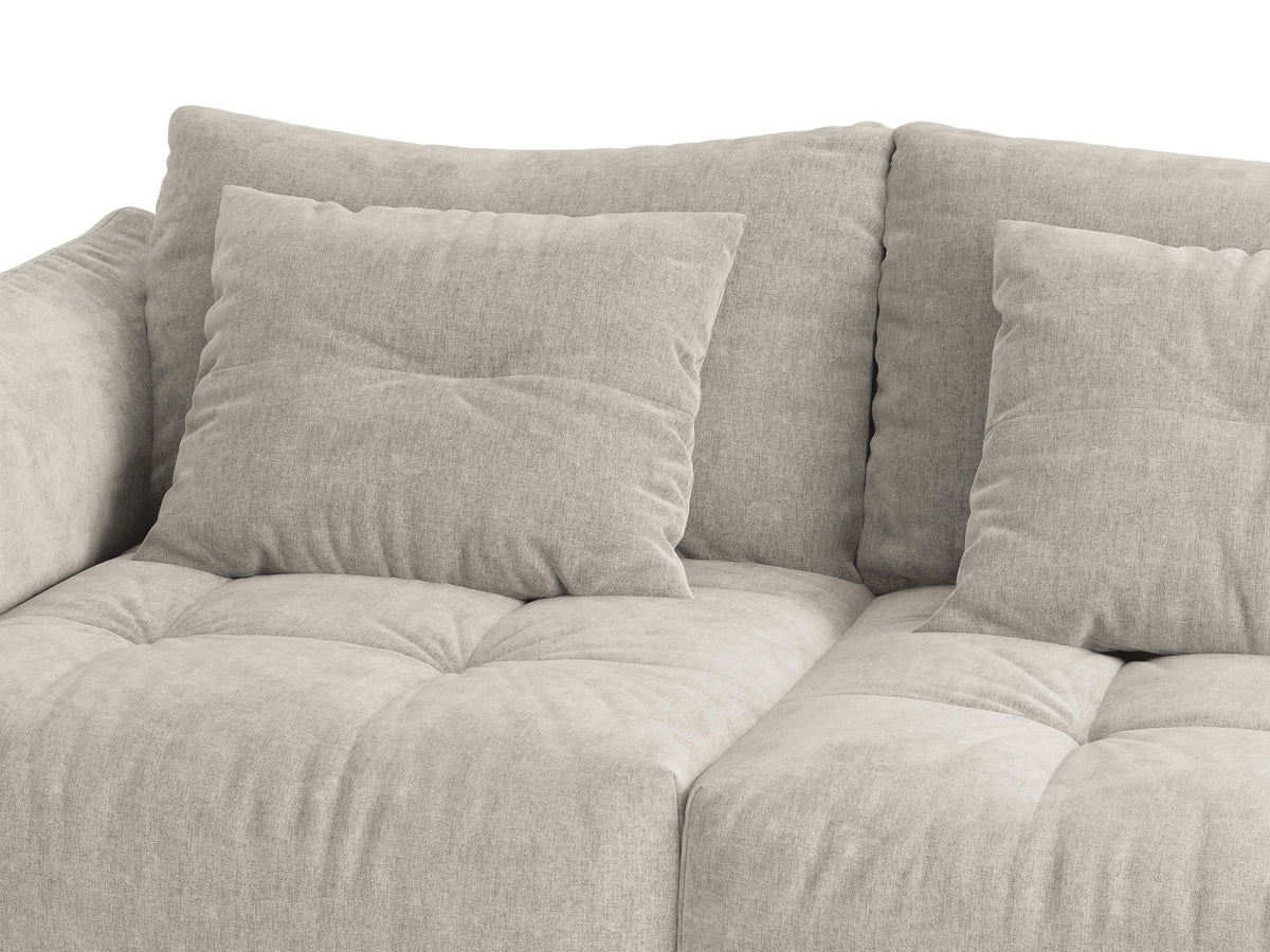 Ecksofa Bloom in Sand mit Velours-Bezug, schwarzen Kunststoffbeinen und ausklappbarer Schlaffunktion samt Bettkasten unter der Sitzfläche.