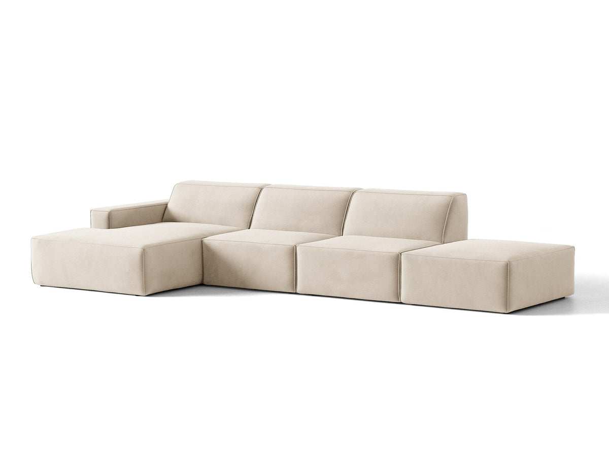 Ecksofa Jodie links von Micadoni in leichtem Beige mit Venus-Samtstoff, schwarzen Kunststoffbeinen und niedriger Rückenlehne.